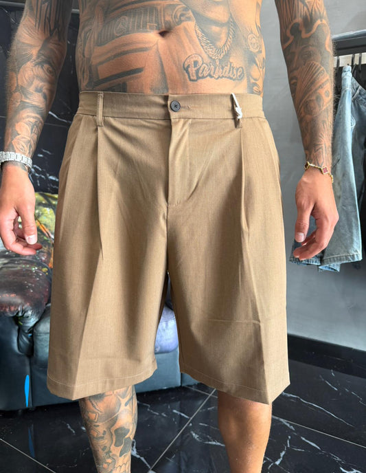 Pantaloncino elegante marrone con bottone