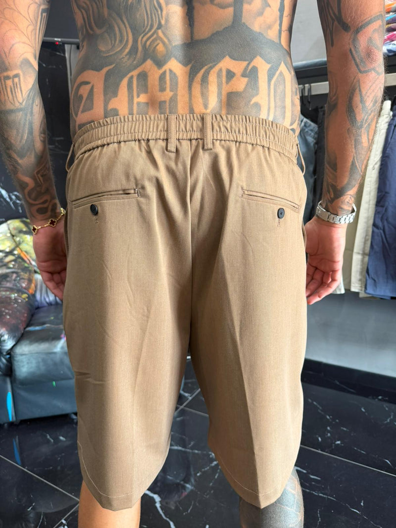 Pantaloncino elegante marrone con bottone
