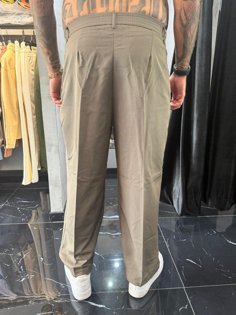 Pantalone elegante con bottone