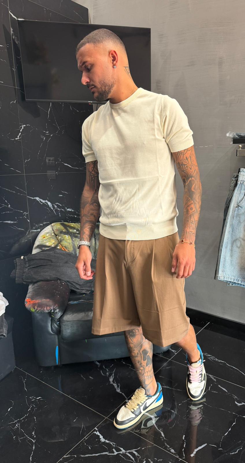 Pantaloncino elegante marrone con bottone